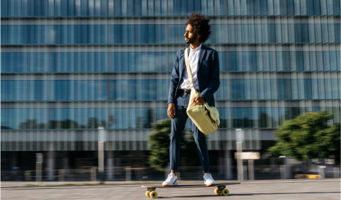 uomo-capelli-skateboard